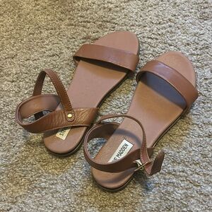 Steve Madden Flat Sandals (Size 9)